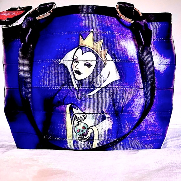 Disney Handbags - Disney’s 💯 AUTHENTIC!!!!!! evil queen Snow White tote new with tags collectible